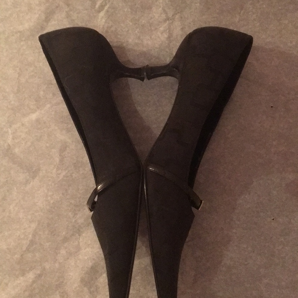 Shoes - Picture 2 of 4